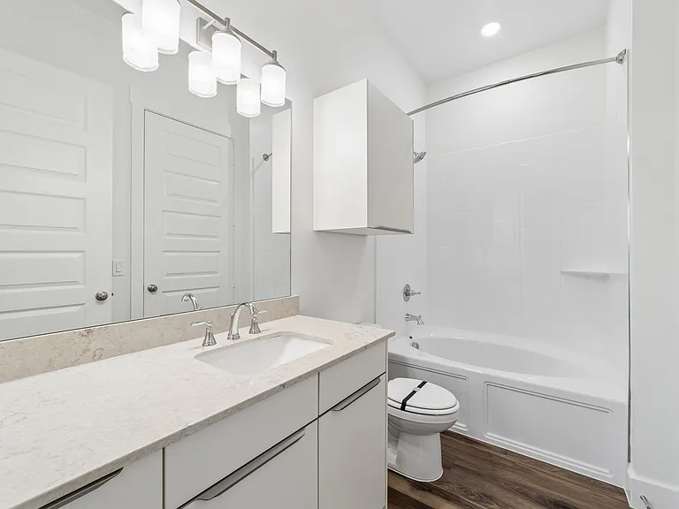 Bathroom | Apartments Denton | The Mansions of Denton Bathroom | Apartments Denton | The Mansions of Denton