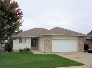 7645 S Rose Crest Trl, Sioux Falls, SD 57108