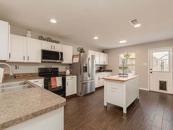 2nd image of 417 Azalea Dr