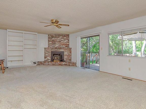 3rd image of 4030 Creekview Ct