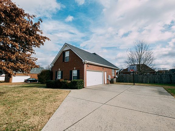 2nd image of 606 Pearl Ct