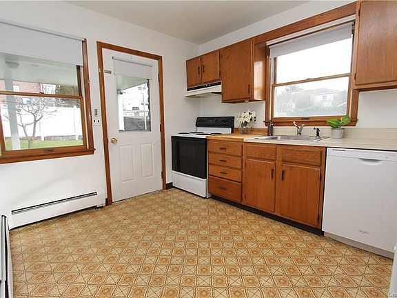 3rd image of 4 Wyman St N Floor 1
