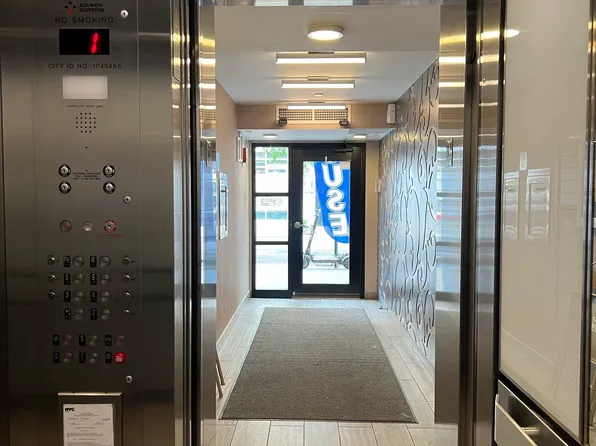 222 E 7th St #1F, New York, NY 10009