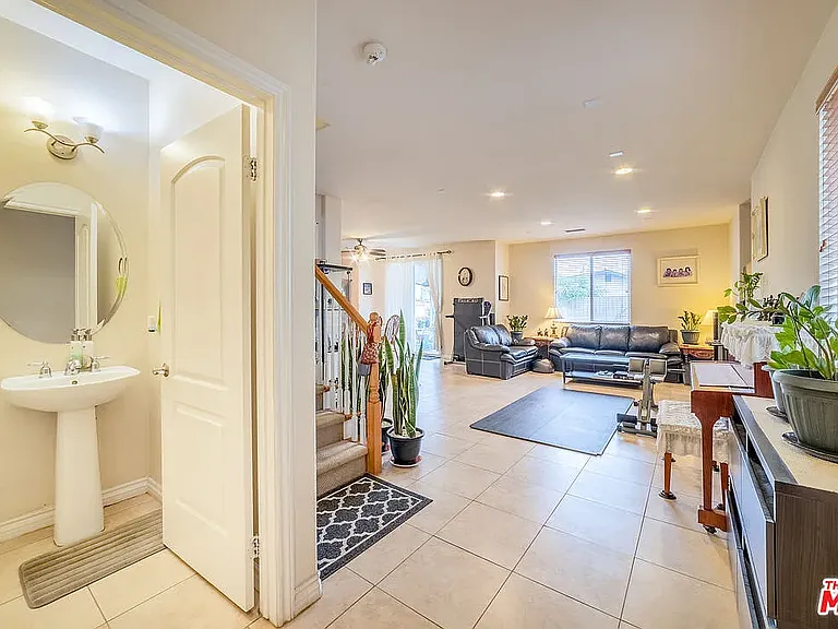 8332 Telegraph Rd — Photo 11
