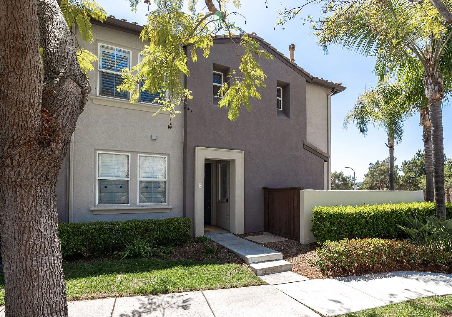 Live Big in Eastlake! This is the ONE. — Photo 1