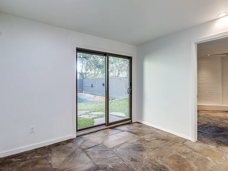 Extra space for office nook