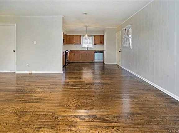 3rd image of 405 Belton Ave