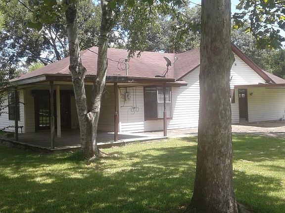 3rd image of 205 Honeysuckle Dr