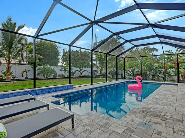 1111 Mallorca Dr, Bradenton, FL 34209