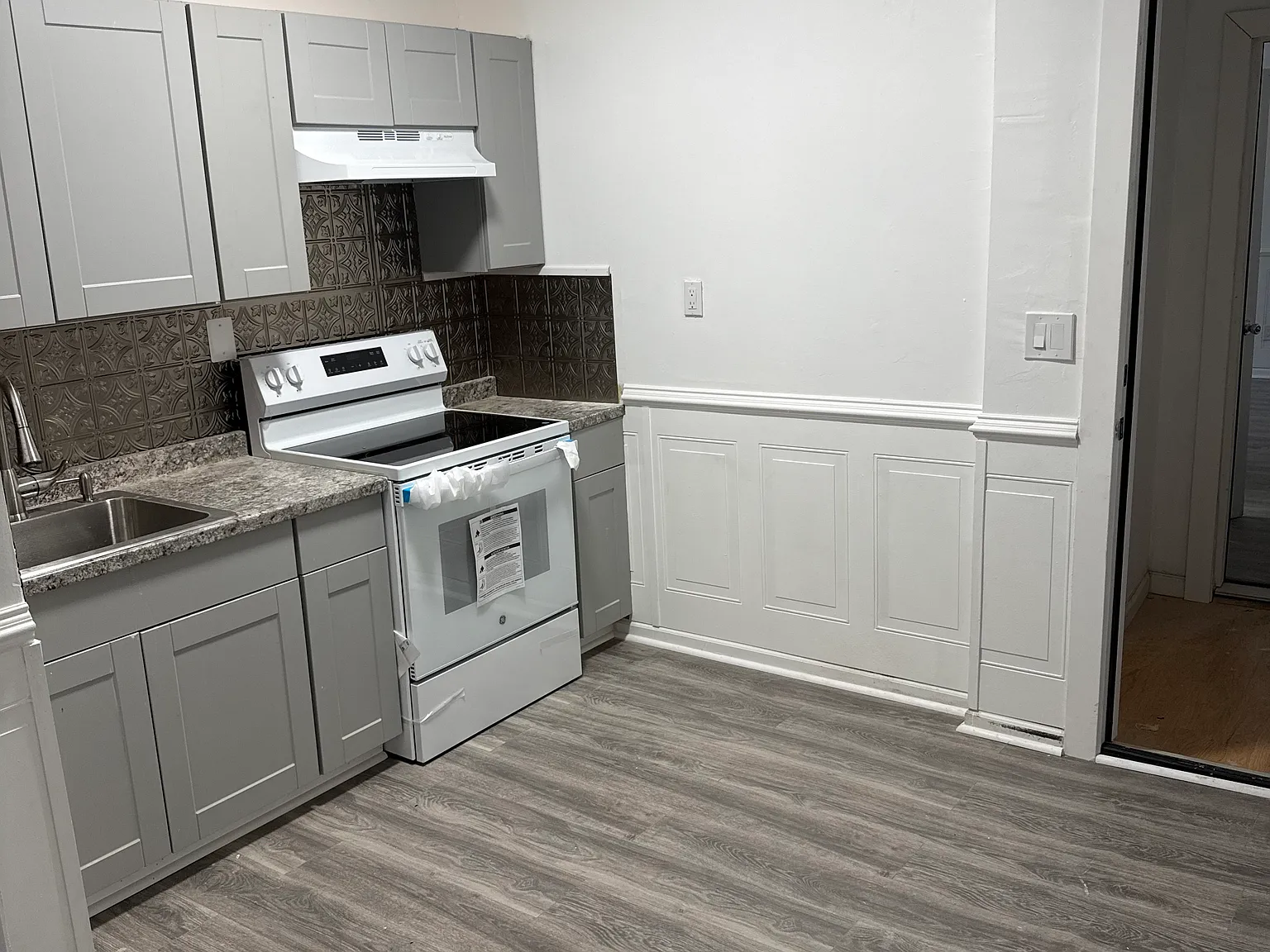 2 bed, 800 sqft, $1,400 — Photo 2