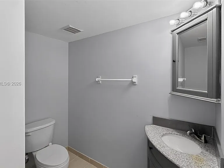 280 SW 20th Rd #904 — Photo 11
