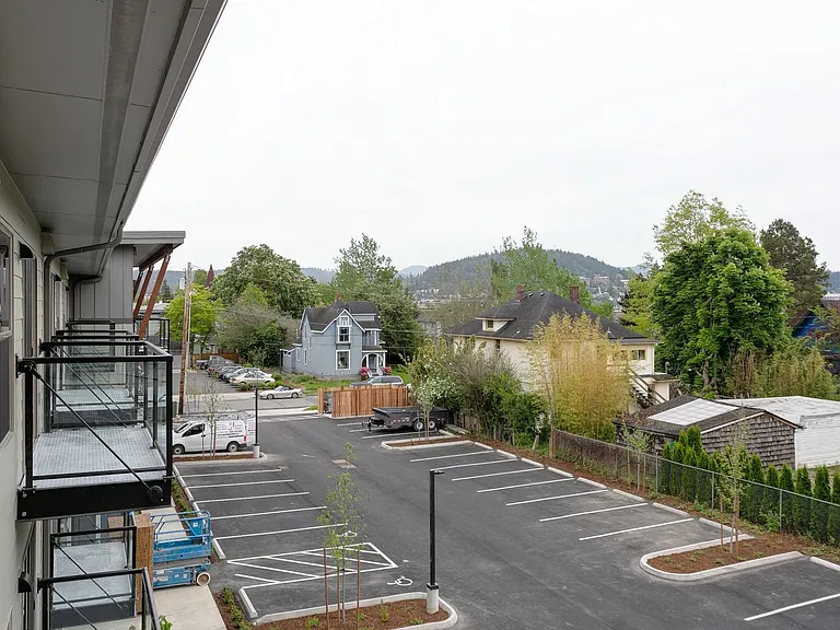 One Month Free, Broadway Station Apartments — Photo 12