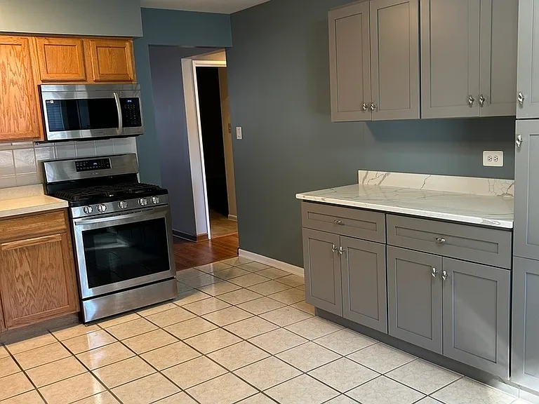 10805 S Pulaski Rd #4 — Photo 4
