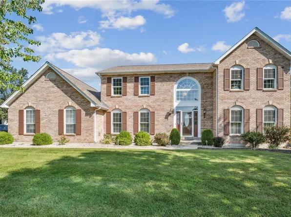 341 Round Tower Dr E, Saint Charles, MO 63304