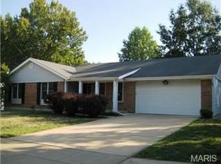 15832 Country Ridge Dr, Chesterfield, MO 63017