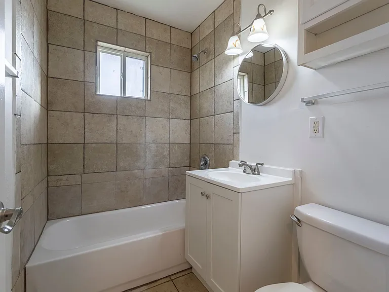 Cuming St Apartments — Photo 45