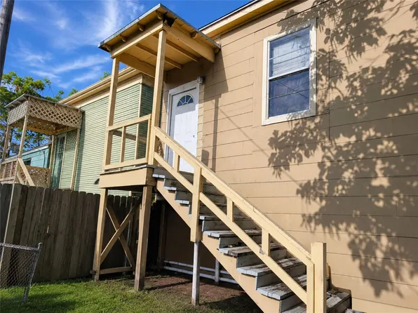 1513 J H Clouser Ln, Galveston, TX 77550
