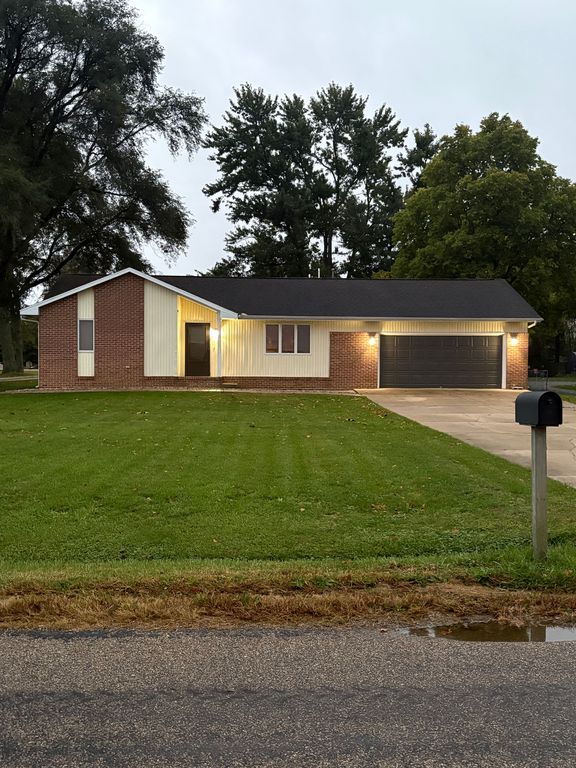 4203 E Oaks Rd - Property Image