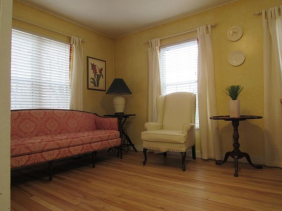 4th image of 851 W Vine St APT 4