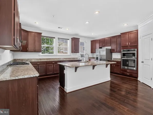27 Fairbanks Dr, Gaithersburg, MD 20877