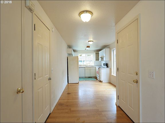 3rd image of 430 SE 12th Ave