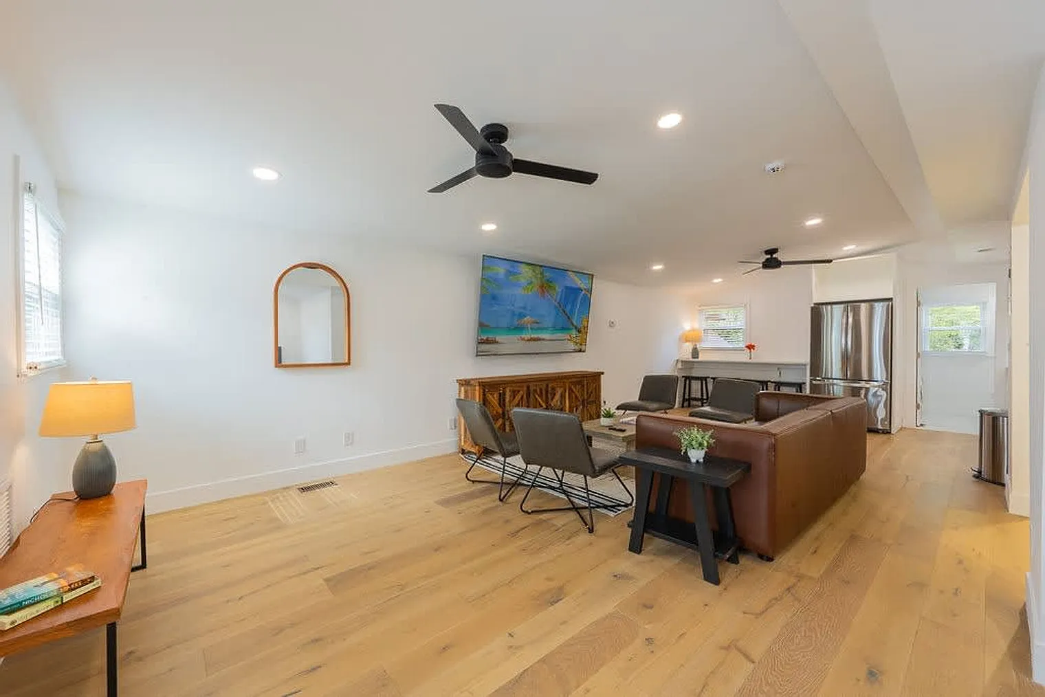 7 bed, 7.0 bath, 5317 sqft, $24,981 — Photo 3