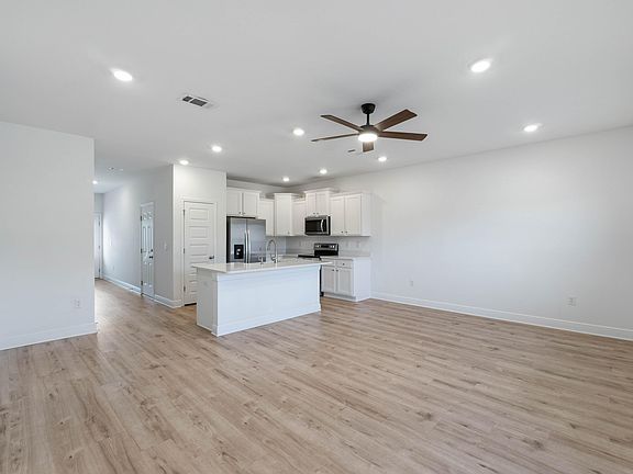 5th image of 7 Renea Cv