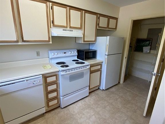 4th image of 410 E Hall St #1/2