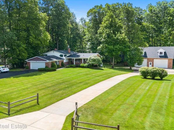 47201 Glamorgan Dr, Novi, MI 48374