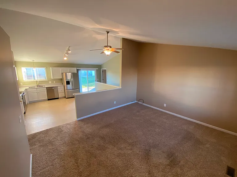 301 Double Creek Dr — Photo 9