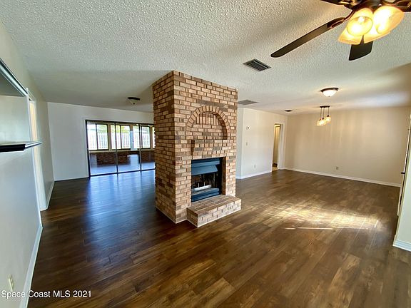 3rd image of 3148 Village Park Dr