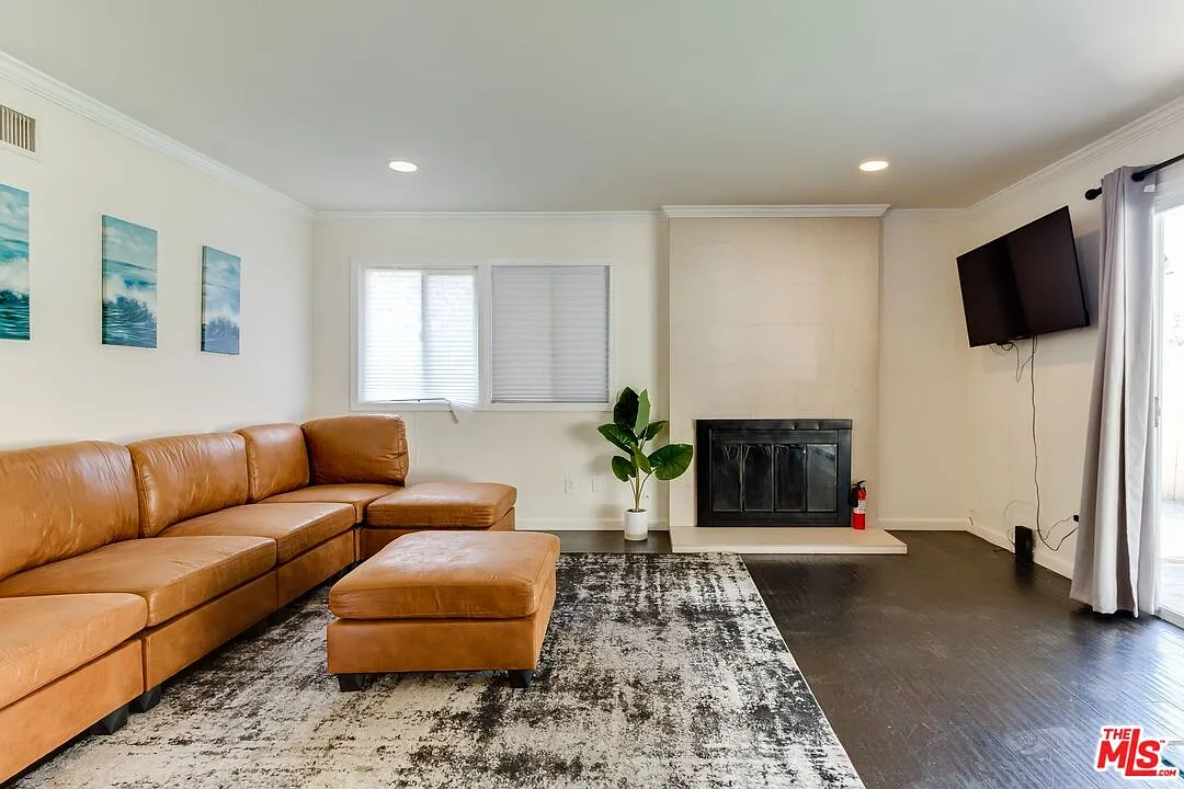 5 bed, 3.0 bath, 1736 sqft, $4,995 — Photo 4