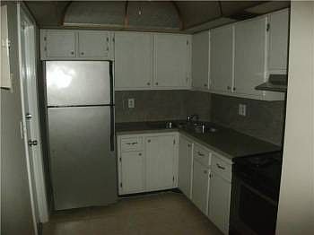 3rd image of 9 NE 19th Ct APT 207C