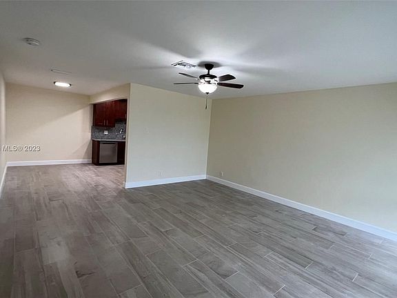 3rd image of 2559 NE 10th Ct #2559