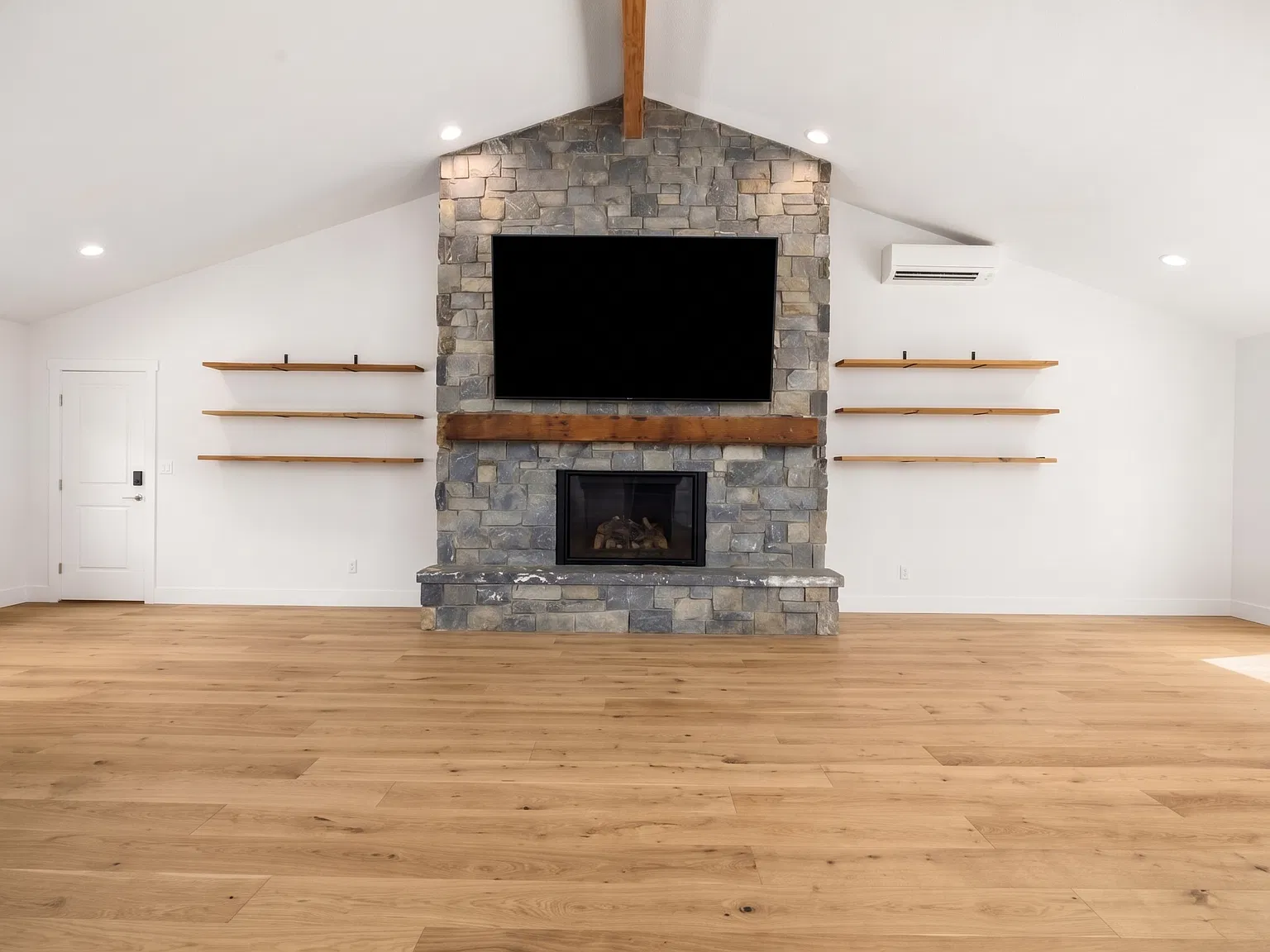 4 bed, $6,500 — Photo 4