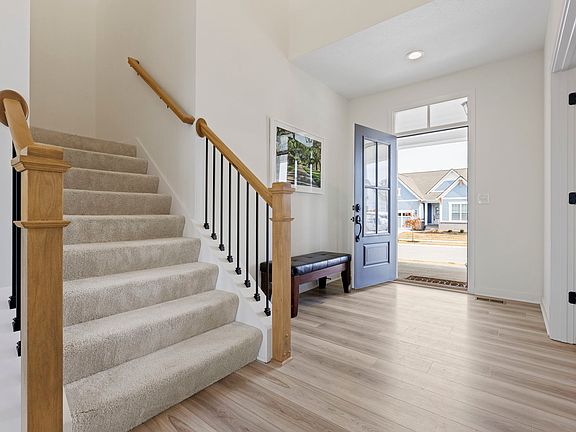 3rd image of 15683 Woodford Dr