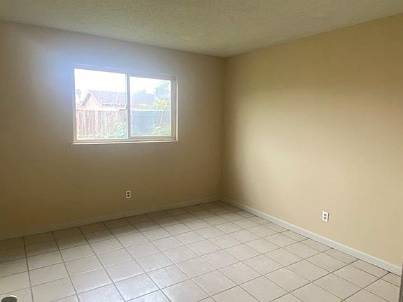 3rd image of 185 Rosewood Dr