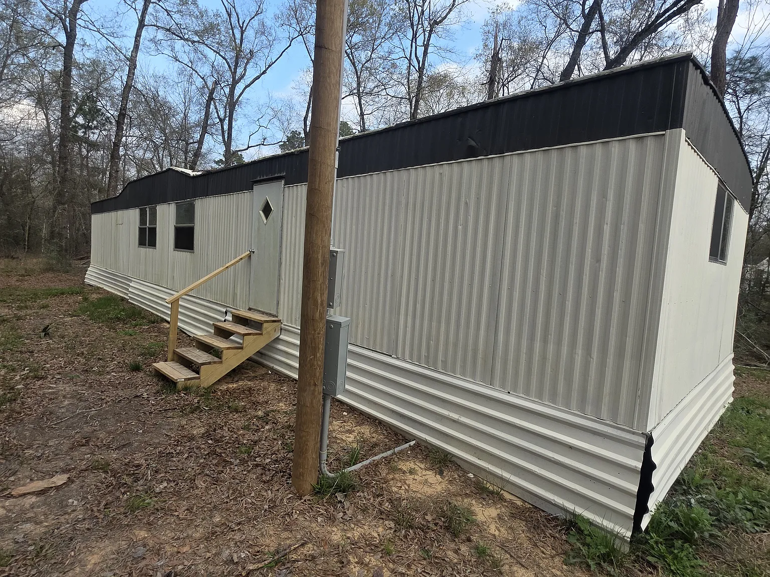 4 bed, 895 sqft, $1,300 — Photo 1