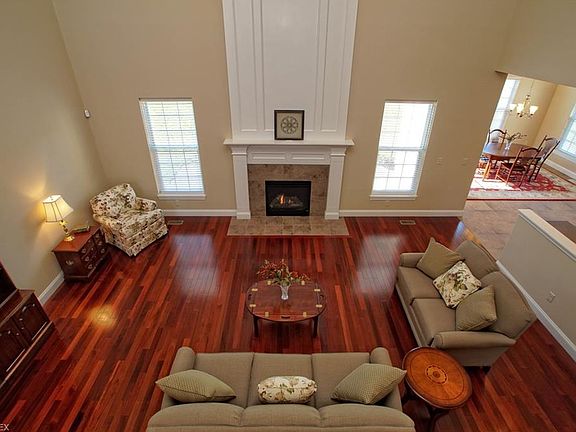 3rd image of 142 Highgate Dr