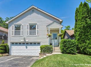 21312 W Spruce Rd, Lake Zurich, IL 60047