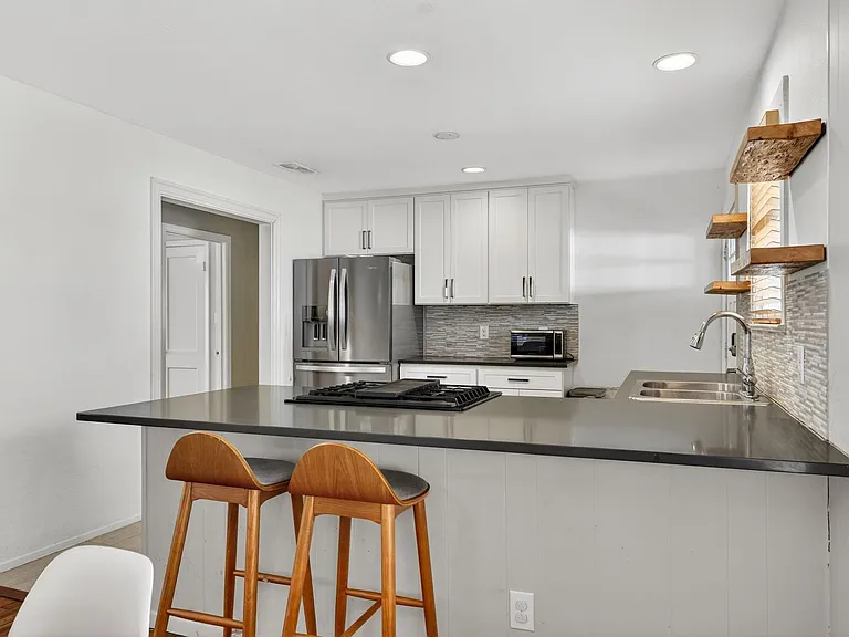 609 Fletcher St — Photo 8