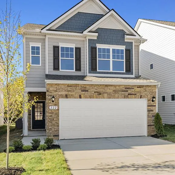 222 Emmett Dr — Photo 3