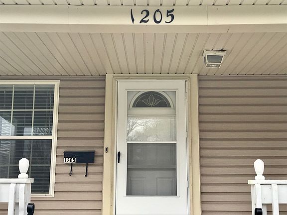 3rd image of 1205 Illinois Ave