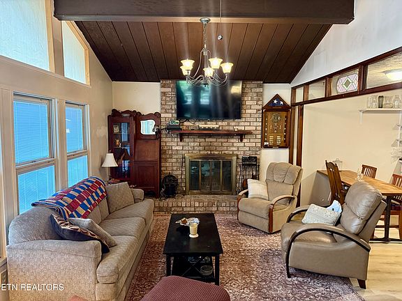 2nd image of 618 Corum Rd