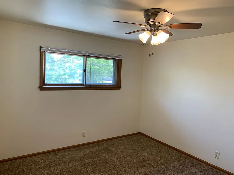 N88W15115 Cleveland Ave #33 — Photo 9