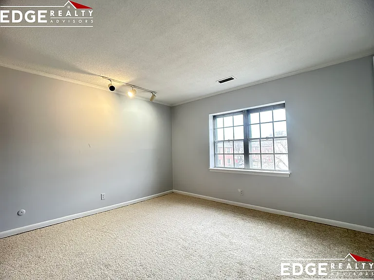 186 Lake Shore Rd #4 — Photo 5
