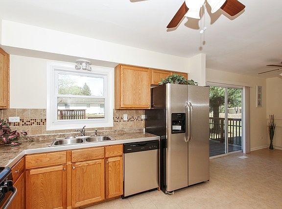 3rd image of 1043 Blackhawk Dr