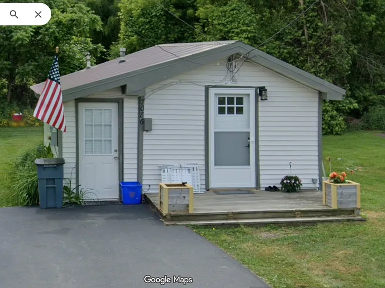 7086 Lakeshore Rd — Photo 1