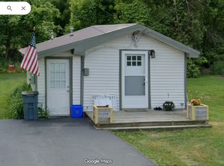 7086 Lakeshore Rd, Cicero, NY 13039