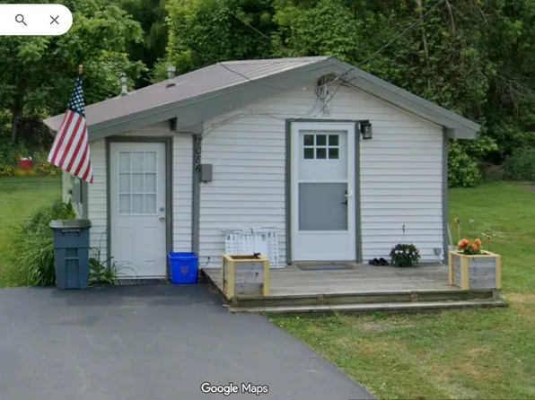 7086 Lakeshore Rd, Cicero, NY 13039